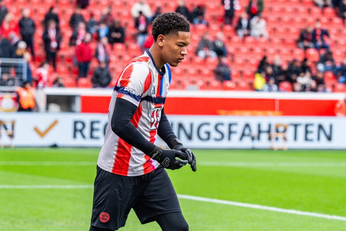 Bayern Monachium znalazł się w trudnej sytuacji przed rewanżowym meczem z Atalantą Bergamo w 1/8 finału Ligi Mistrzów. Kontuzje wykluczyły wszystkich podstawowych bramkarzy, przez co między słupkami może stanąć zaledwie 16-letni Leonard Prescott.