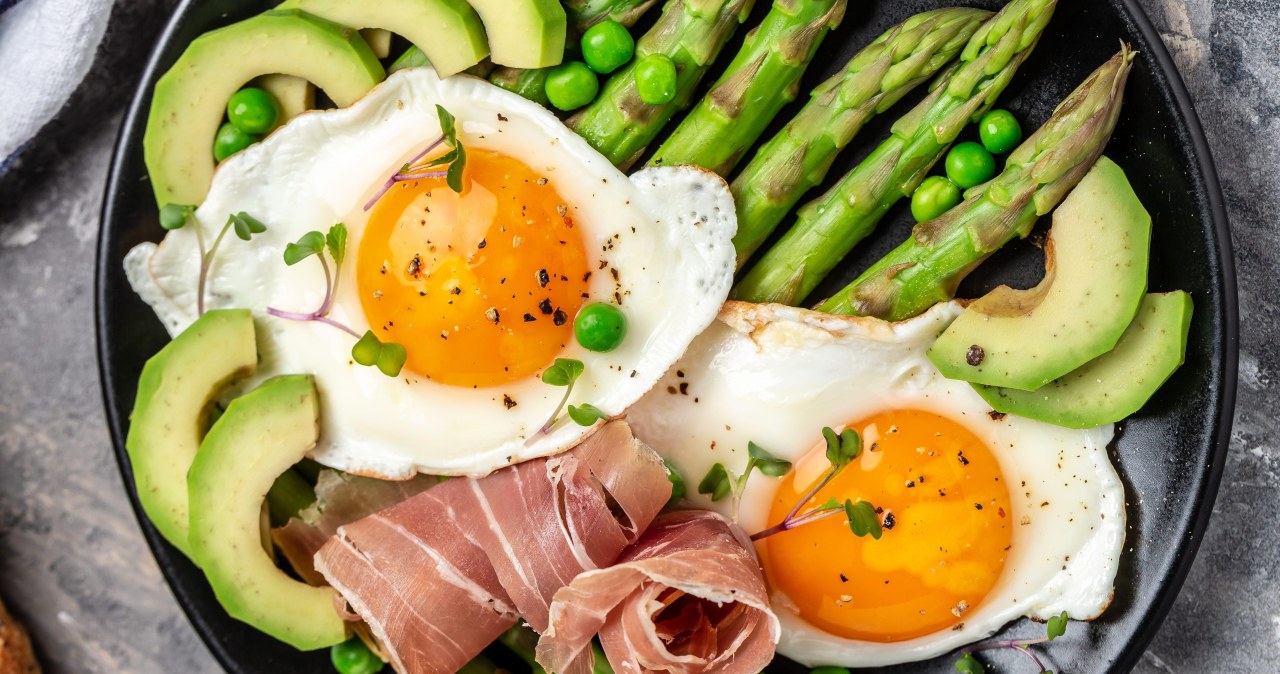 Szparagi zawsze warto jeść z jajkami. Będą jeszcze zdrowsze