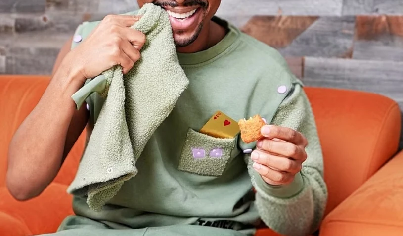 Bluza z serwetkami w rękawach - najważniejszy gadżet dla graczy 2026 roku?