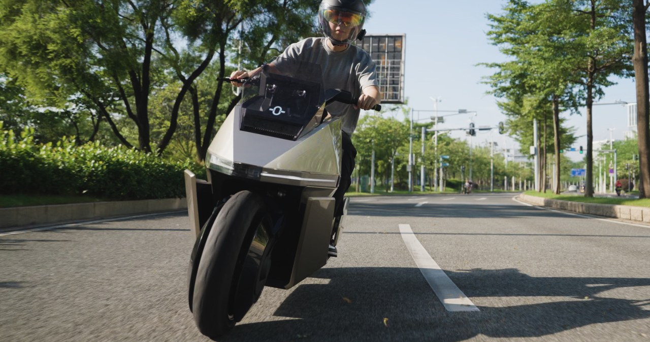 Motocykl, który się nie przewraca. OMO X z kosmiczną technologią