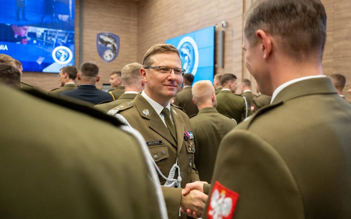 Generał dywizji Karol Molenda został wybrany na stanowisko Cyber Champion, doradcy strategicznego dowódcy NATO ds. Transformacji. Informację o wyróżnieniu przekazał na platformie X Władysław Kosiniak-Kamysz. 