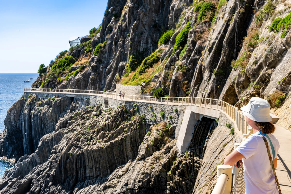 Turystka z Polski zginęła w poniedziałek we włoskiej krainie Cinque Terre w Ligurii. Polka poślizgnęła się na skałach i uderzyła w nie głową - podała agencja Ansa. Akcja wydobycia ciała kobiety była bardzo trudna.