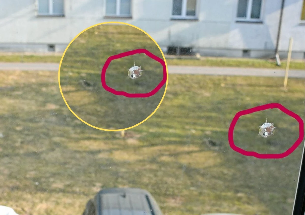 ​Niepokojące sceny rozegrały się na jednym z osiedli w Ostrowi Mazowieckiej (woj. mazowieckie). 52-letni mężczyzna oddał strzały z broni pneumatycznej, uszkadzając okna w mieszkaniach i na klatce schodowej.