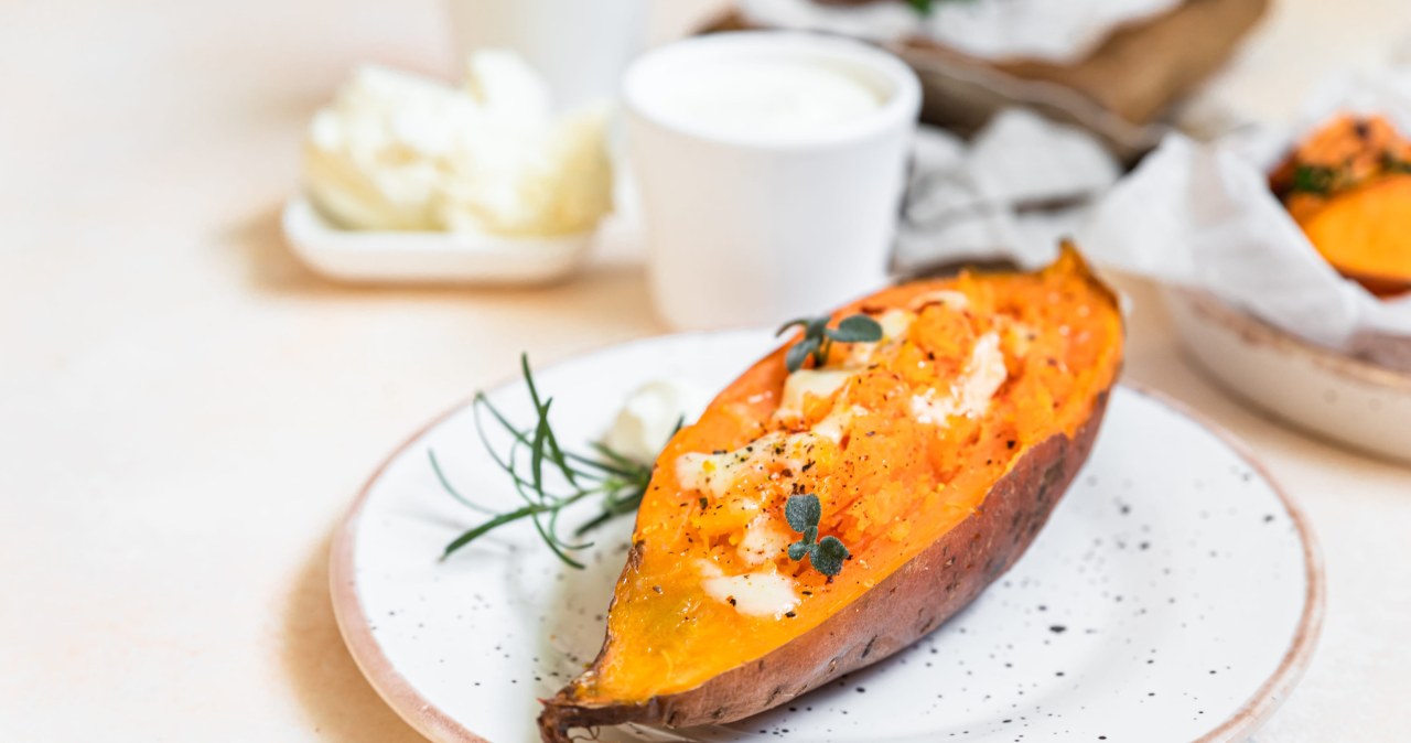 Batat na diecie. 4 wysokobiałkowe przepisy, które dają sytość na długo