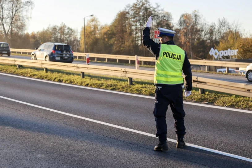 Utrata prawa jazdy także poza miastem. Ilu kierowców już ukarano?