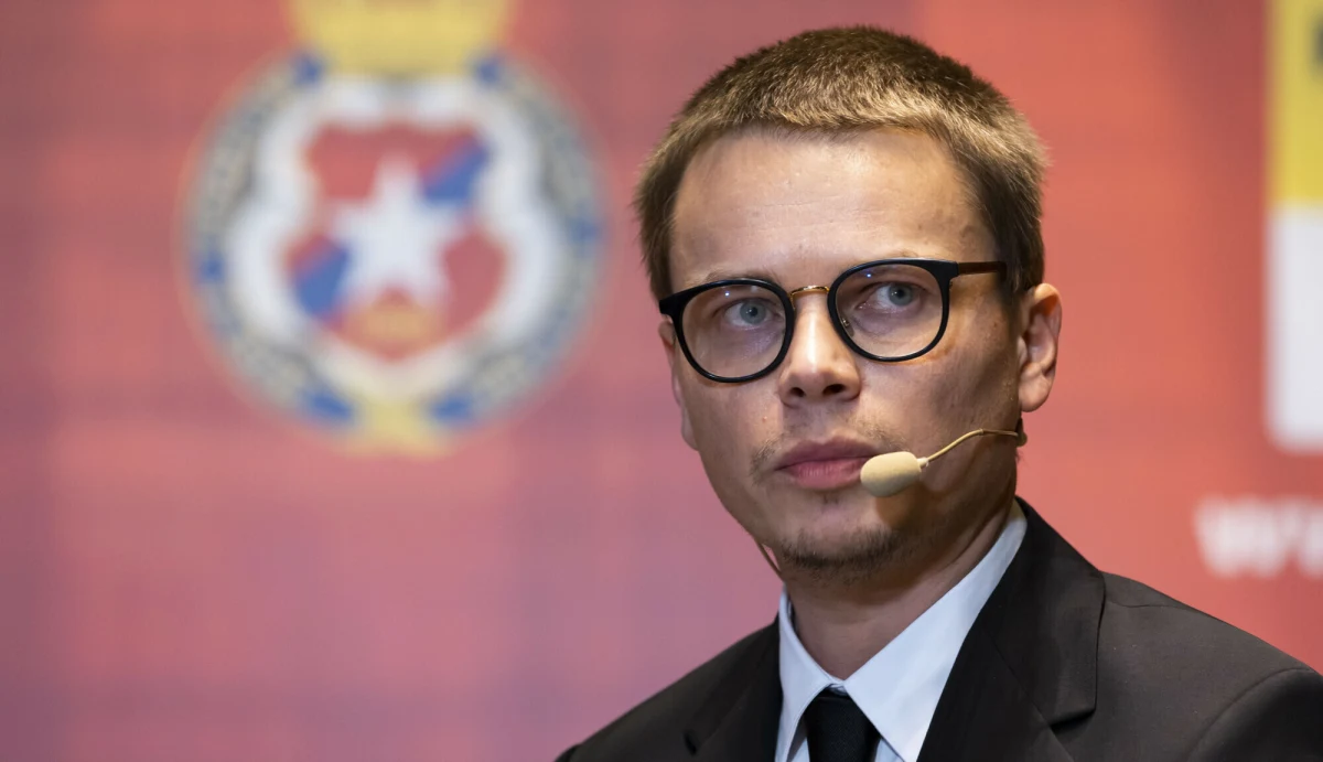 Nie milkną echa nierozegranego meczu między Śląskiem Wrocław a Wisłą Kraków, po którym oba kluby zostały ukarane przez PZPN - gospodarze milionem złotych, a goście walkowerem. Głos w tej sprawie zabrał na antenie internetowego Radia RMF24 prezes "Białej Gwiazdy" Jarosław Królewski, przyznając, że wczorajsza decyzja Komisji Dyscyplinarnej dała krakowskiemu klubowi mocny argument w kolejnych postępowaniach.