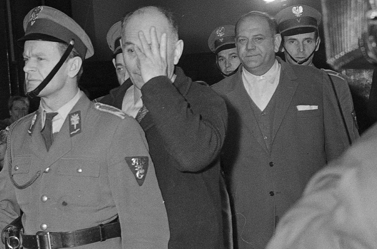 19 marca 1965 roku w warszawskim więzieniu na Rakowieckiej wykonano wyrok śmierci na Stanisławie Wawrzeckim, głównym oskarżonym w tzw. aferze mięsnej. Była to jedyna po 1956 roku egzekucja za przestępstwo gospodarcze w historii PRL. Proces ten do dziś budzi kontrowersje i jest symbolem instrumentalizacji wymiaru sprawiedliwości w państwie rządzonym przez komunistyczne władze.