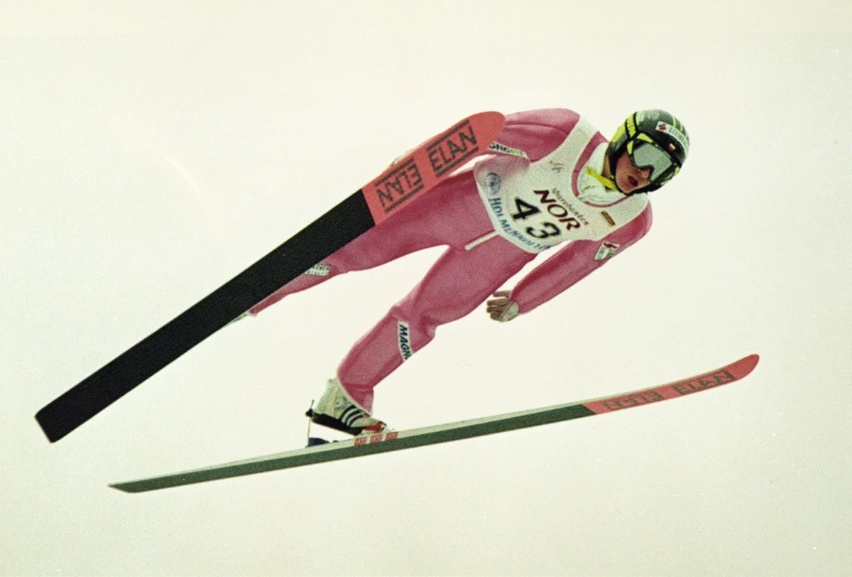 30 lat temu Adam Małysz odniósł swoje pierwsze zwycięstwo w Pucharze Świata. Dziś wspomina tamten moment, porównuje dawne skoki ze współczesnymi i ocenia nowe pokolenie zawodników. "Ja wolę na pewno tamte skoki" - powiedział w Radiu RMF24.