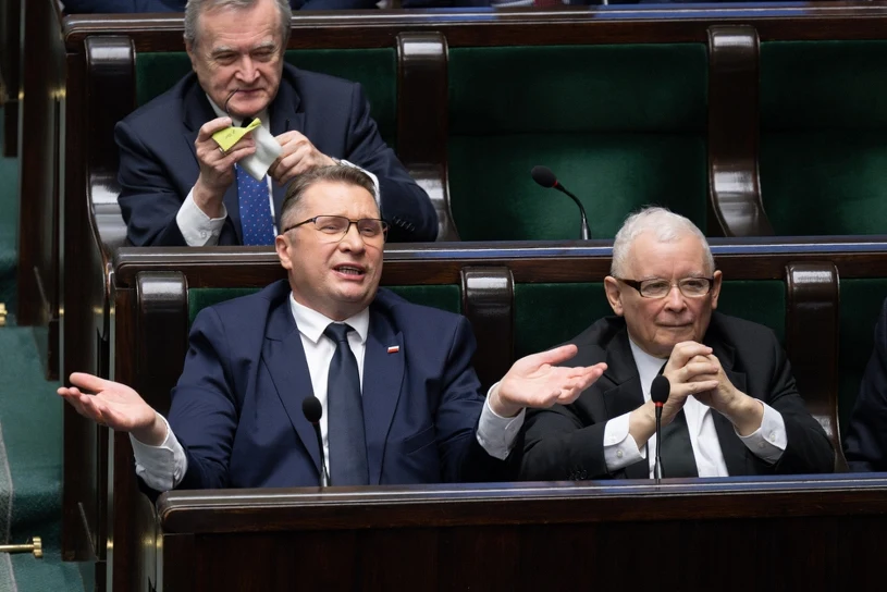 Plan Kaczyńskiego spalił na panewce? Nowy sondaż ujawnił paradoksalny detal