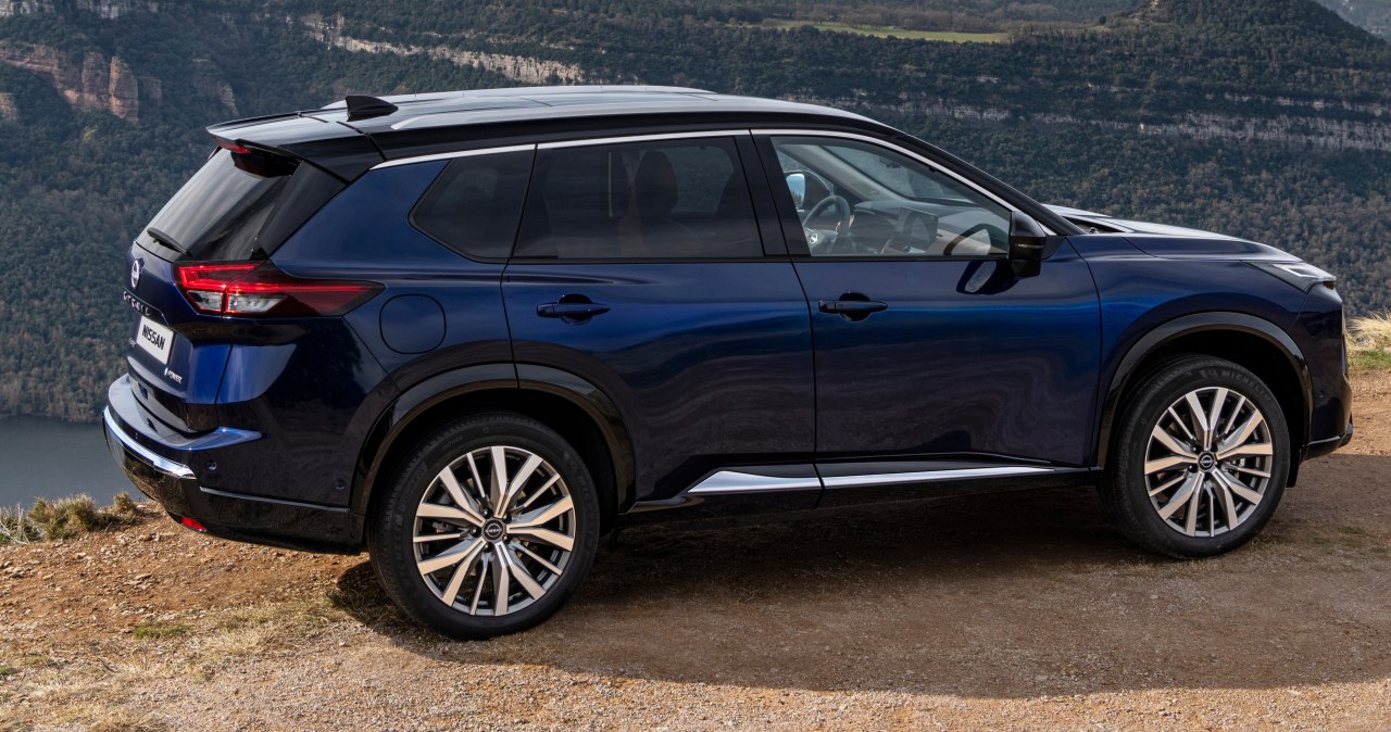 Nissan X-Trail 2026 po liftingu. Nowy design, usługi Google i kamera 360° 3D