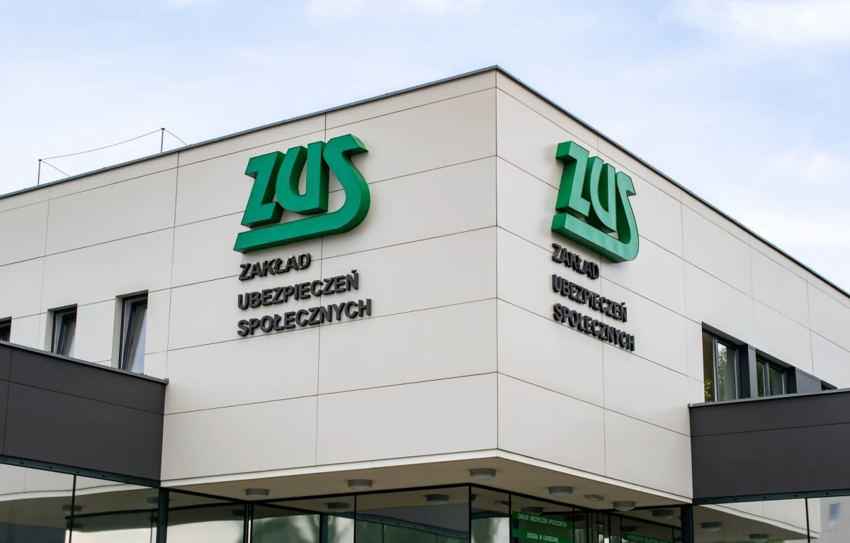 Od 12 marca 2026 roku klienci indywidualni nie mogą już kontaktować się z Zakładem Ubezpieczeń Społecznych za pośrednictwem platformy ePUAP. Zmiana ta oznacza, że wszelkie wnioski i pisma przesłane tą drogą nie będą rozpatrywane. ZUS wskazuje nowe, oficjalne kanały komunikacji elektronicznej oraz przypomina o innych formach kontaktu.