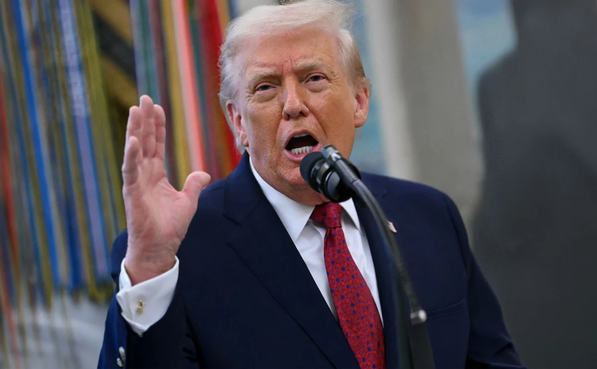 Prezydent Stanów Zjednoczonych Donald Trump ponownie skrytykował sojuszników z NATO oraz inne państwa, zarzucając im brak zaangażowania w działania militarne przeciwko Iranowi. W swoim oświadczeniu podkreślił, że USA są w stanie samodzielnie prowadzić operacje wojskowe na Bliskim Wschodzie i nie oczekują już wsparcia ze strony partnerów międzynarodowych.