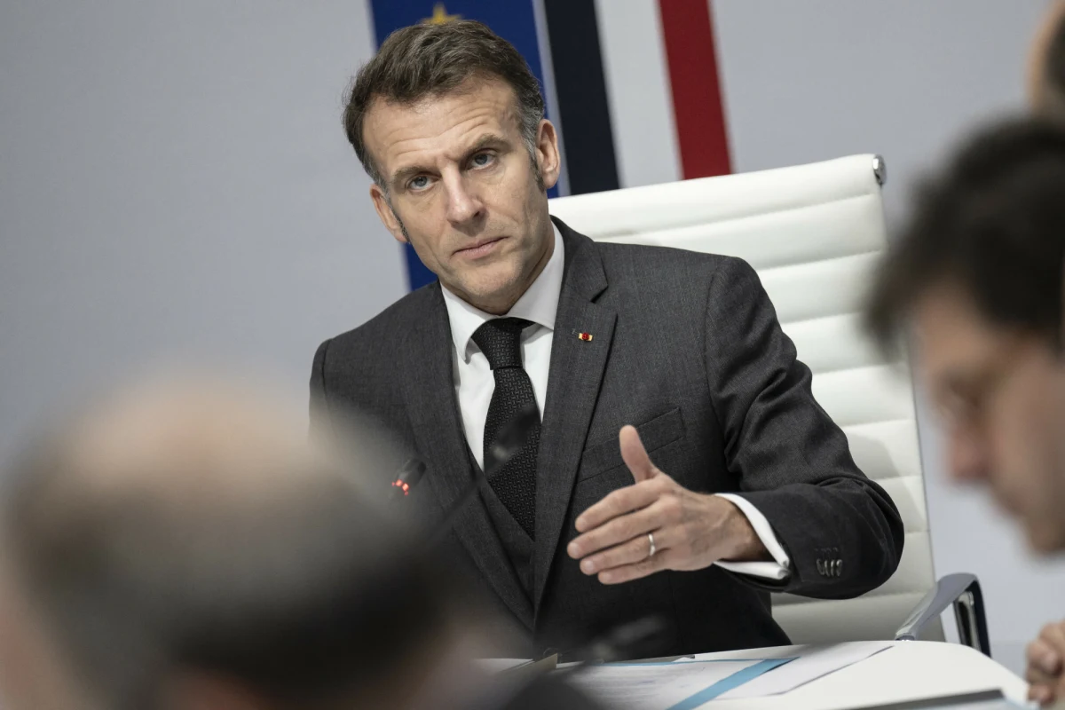 Wbrew wcześniejszym deklaracjom prezydenta Stanów Zjednoczonych, Donalda Trumpa, Francja nie zamierza angażować się w operację militarną mającą na celu odblokowanie cieśniny Ormuz – strategicznego szlaku żeglugowego, przez który przepływa znacząca część światowych dostaw ropy naftowej. Co więcej, prezydent Francji Emmanuel Macron zapowiada budowę alternatywnej koalicji, ale bez udziału Stanów Zjednoczonych.