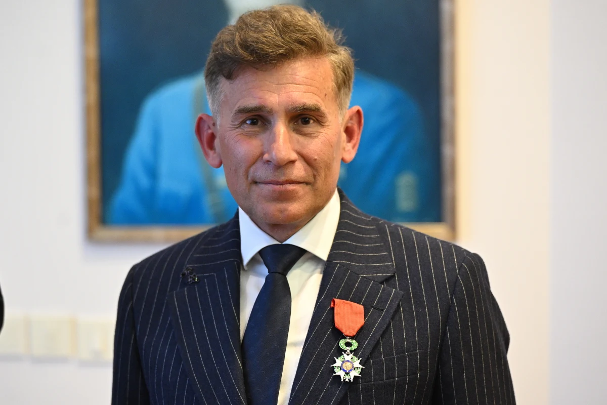 ​Multimedalista olimpijski i jeden z najwybitniejszych polskich sportowców w historii Robert Korzeniowski został doceniony. Czterokrotny mistrz olimpijski w chodzie sportowym otrzymał we wtorek z rąk ambasadora Francji w Polsce Etienne'a de Poncinsa Legię Honorową w randze kawalera.