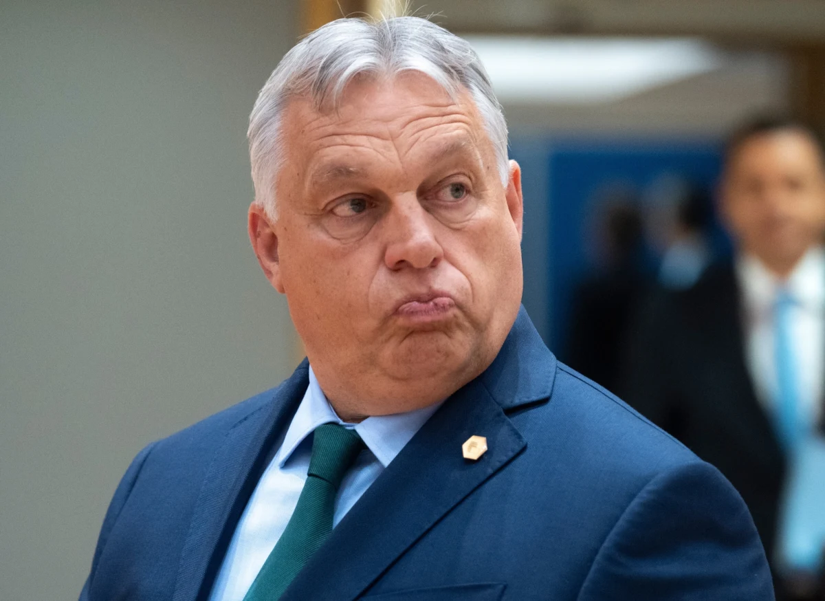 ​Premier Węgier Viktor Orban powiedział we wtorek, że będzie blokował 90-miliardową pożyczkę UE dla Ukrainy do czasu przywrócenia transportu ropy z Rosji dostarczanej na Węgry przez Ukrainę rurociągiem Przyjaźń. Na wielu stacjach benzynowych na Węgrzech obowiązują ograniczenia w sprzedaży paliwa.