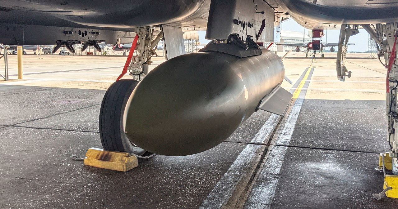 Amerykanie użyli potężnych bomb. Na Iran spuszczono GBU-72