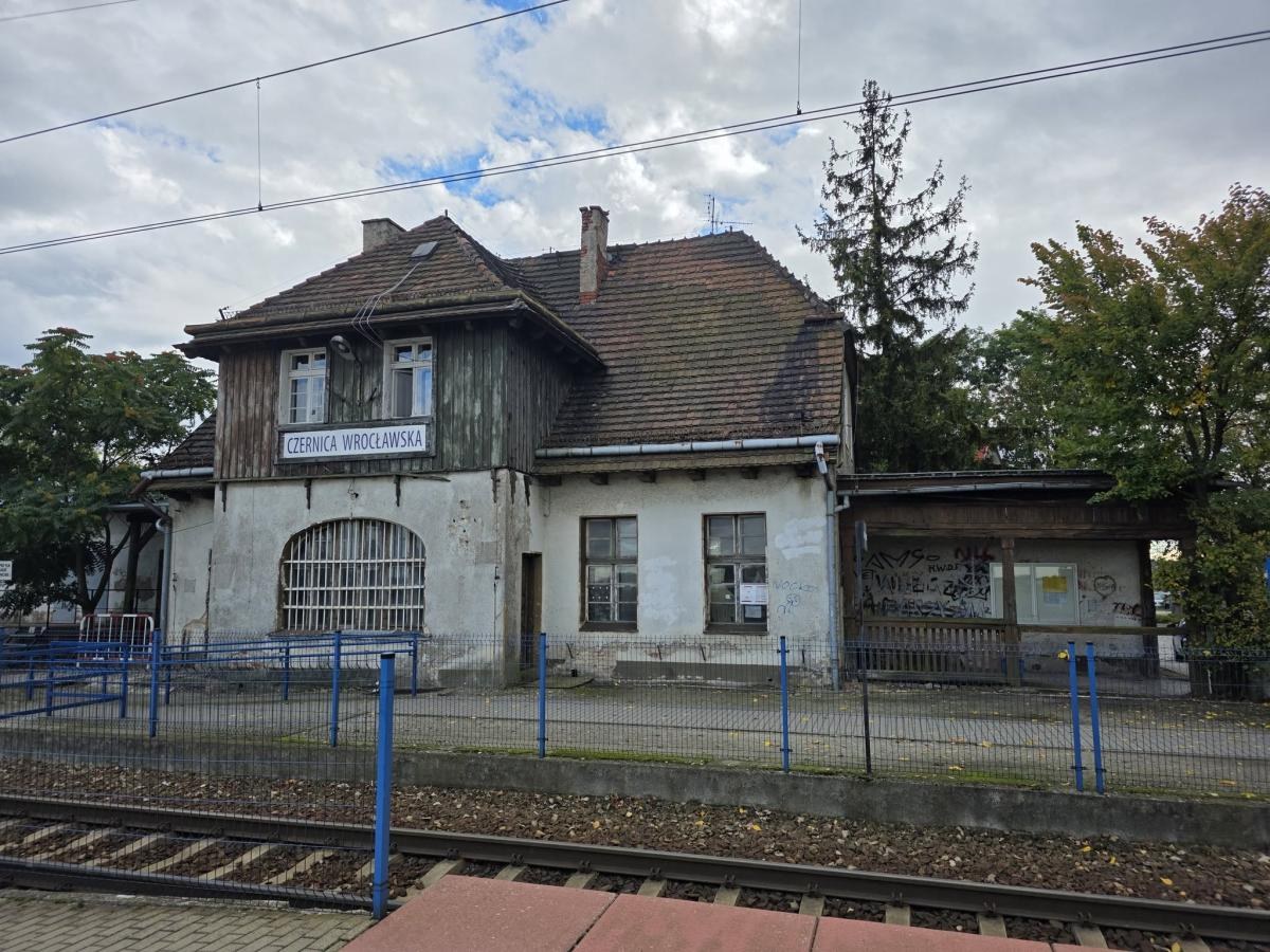 Dworzec pod Wroclawiem przejdzie metamorfozę. Budynek "zagrał" w kultowej polskiej komedii