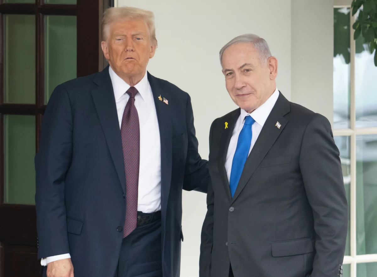 W Waszyngtonie narasta przekonanie, że wraz z przedłużaniem się konfliktu na Bliskim Wschodzie cele USA i Izraela zaczną się rozchodzić. Według amerykańskich urzędników stabilizacja światowego rynku ropy jest dla Stanów Zjednoczonych większym priorytetem niż dla Izraela. Biały Dom poprosił więc Izrael, by nie atakował ponownie obiektów związanych z ropą bez wyraźnej zgody Waszyngtonu. "Chcemy stabilności. Netanjahu? Niekoniecznie, zwłaszcza w Iranie" - mówi Axios urzędnik z otoczenia prezydenta.