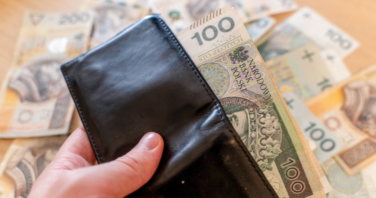 10 tys. pensji i mieszkanie gratis. Biorą od zaraz choćby bez studiów