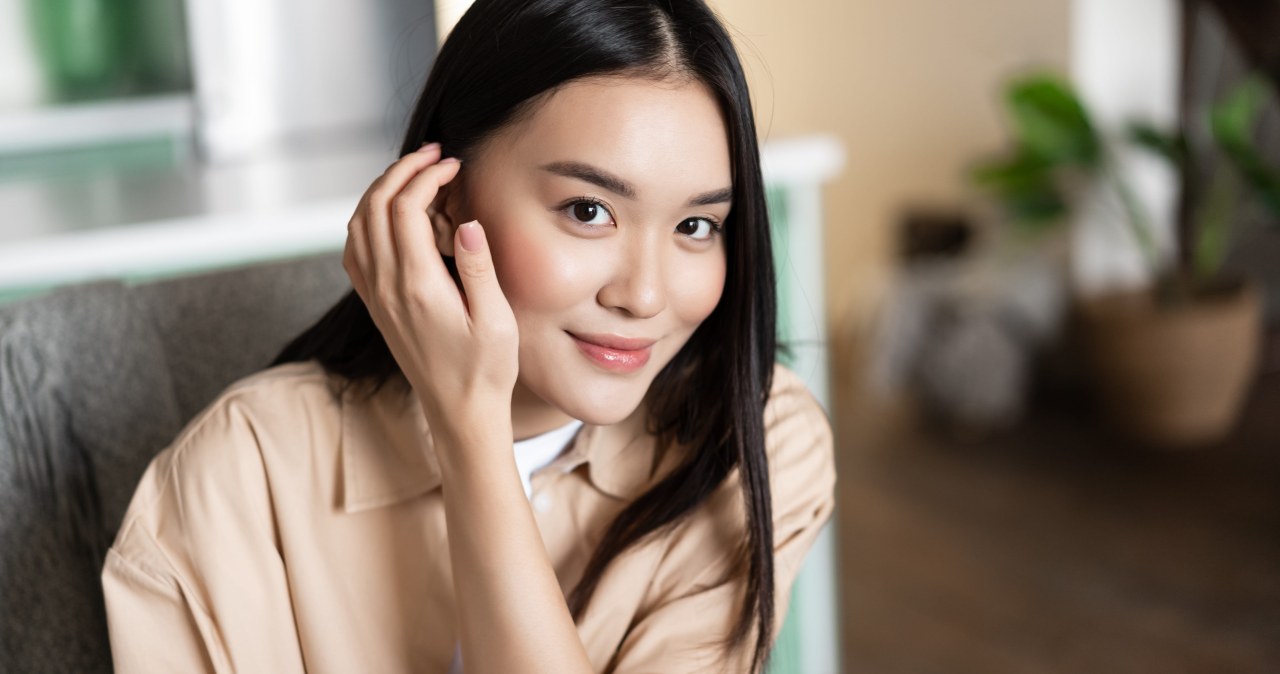 Promienna, napięta skóra, która potrzebuje kilka makijażu? Tak to robią Azjatki