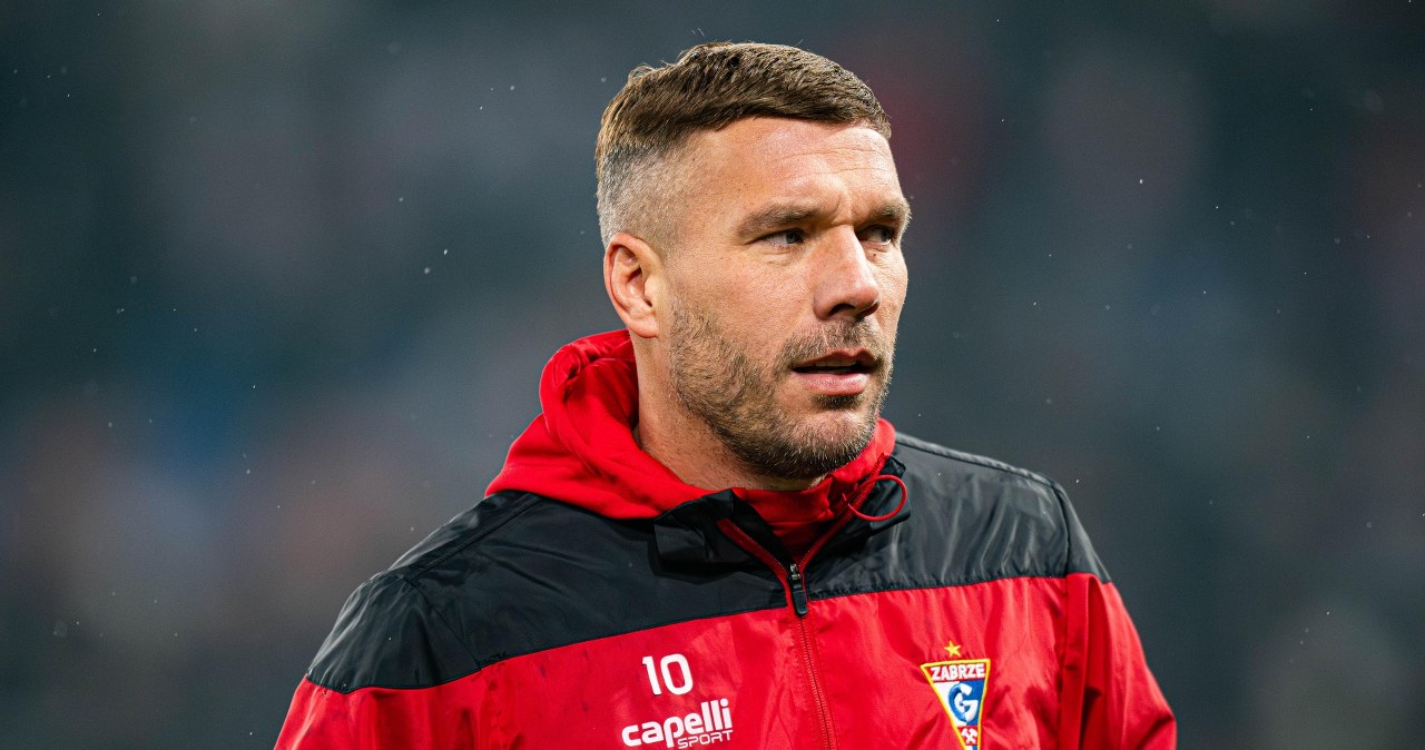 Nie było cienia litości. Bezwzględna dyskwalifikacja. Podolski na aucie