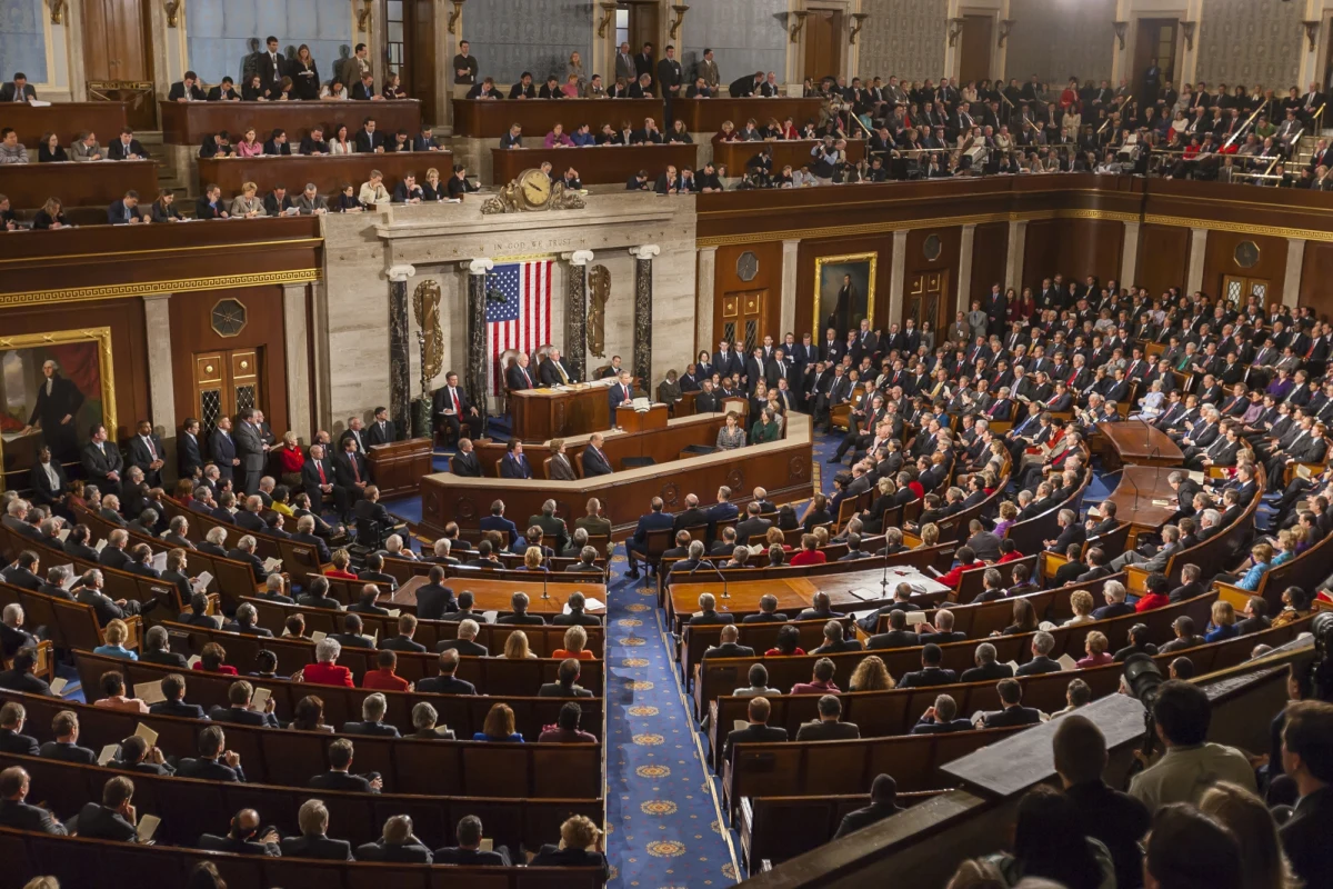 "Te dwie brygady pancerne, które mamy w Europie, są kluczowe dla obecnych funkcji odstraszania" – przekazał w środę podczas wysłuchania w Izbie Reprezentantów dowódca sił USA i NATO w Europie, generał Alexus Grynkewich. Podczas posiedzenia padły również słowa krytyki względem Donalda Trumpa.