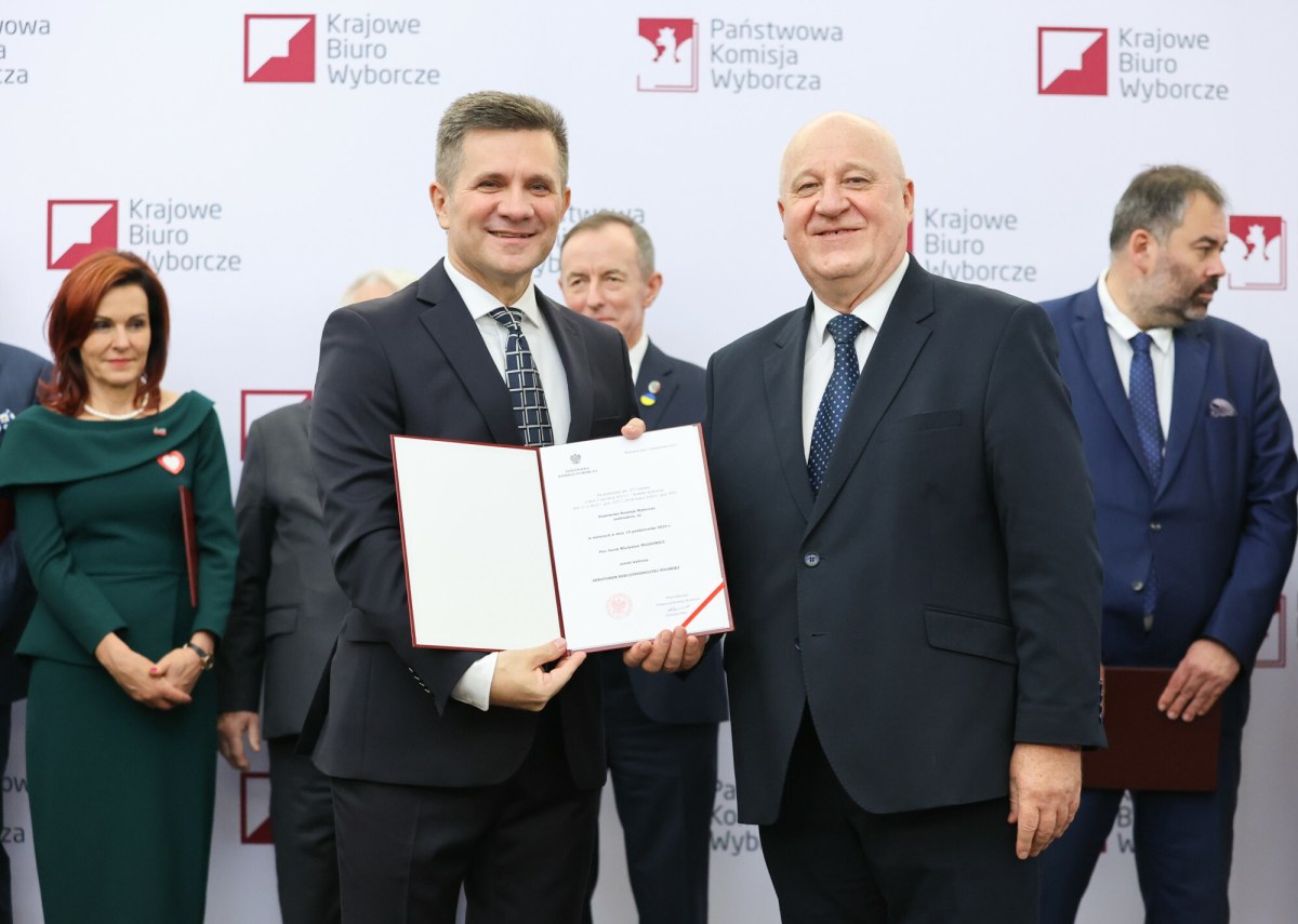 "Mentalnie znajduje się po stronie Tuska". PiS chce usunąć senatora z klubu