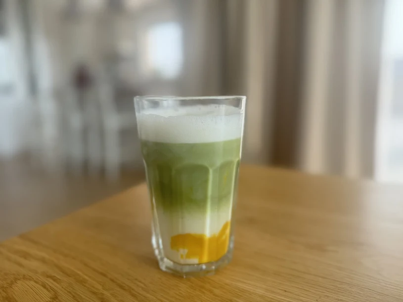 Kremowa, egzotyczna i zdrowa. Ta matcha to hit internetu, wygląda świetnie