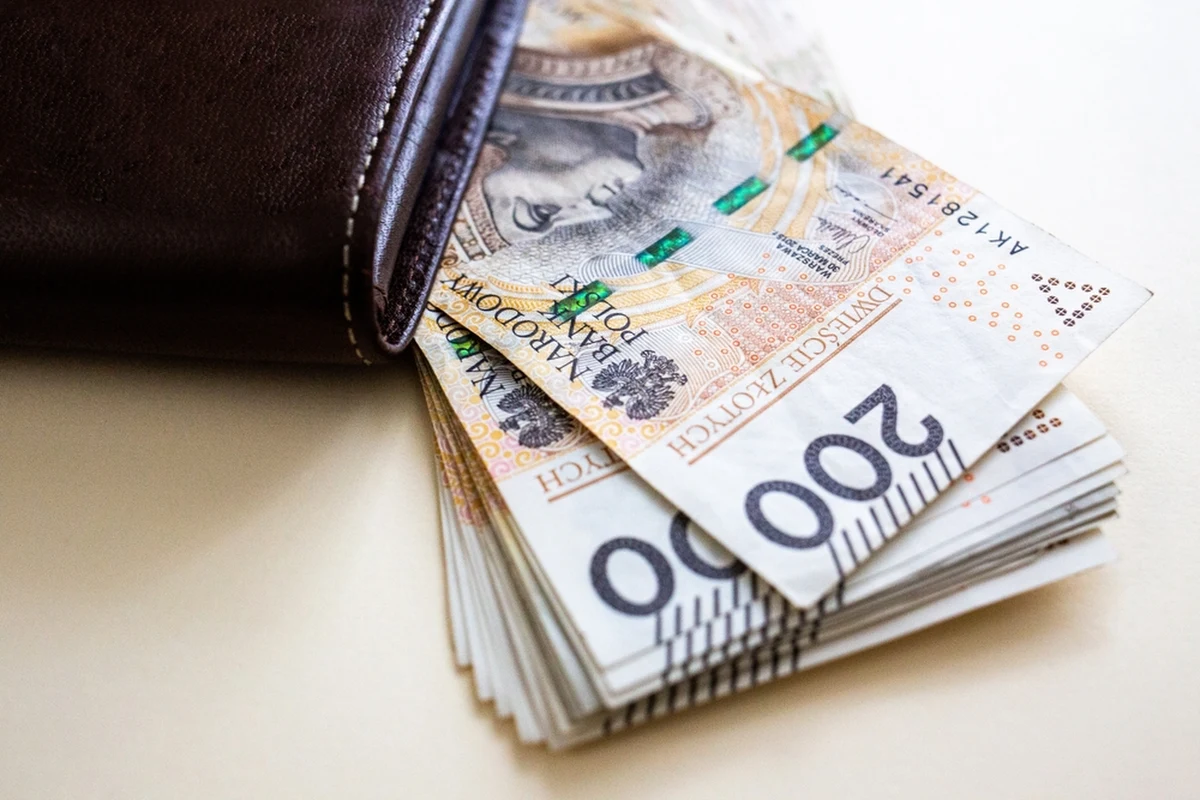 Główny Urząd Statystyczny opublikował nowe dane o sytuacji na rynku pracy. Dotyczą one m.in. wynagrodzeń, produkcji przemysłowej i zatrudnienia w przedsiębiorstwach. 