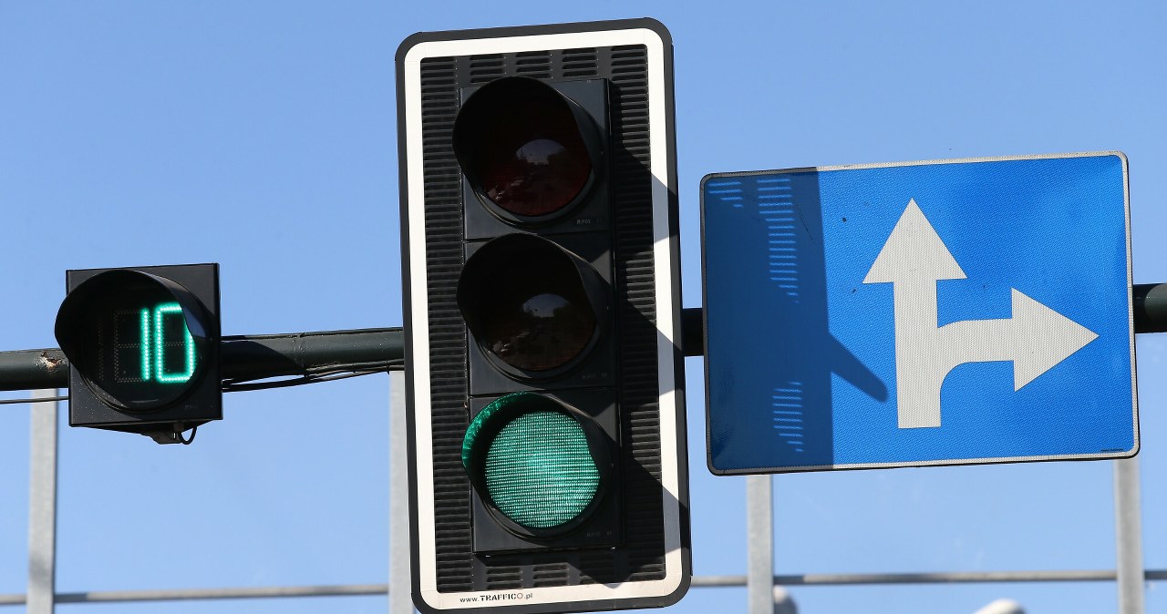 Gdy zielone światło nie daje pierwszeństwa. Ten manewr może kosztować 1500 zł