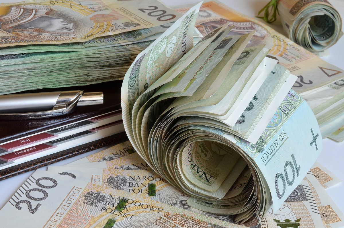 CBA zatrzymało pięć osób. Milion złotych na stole