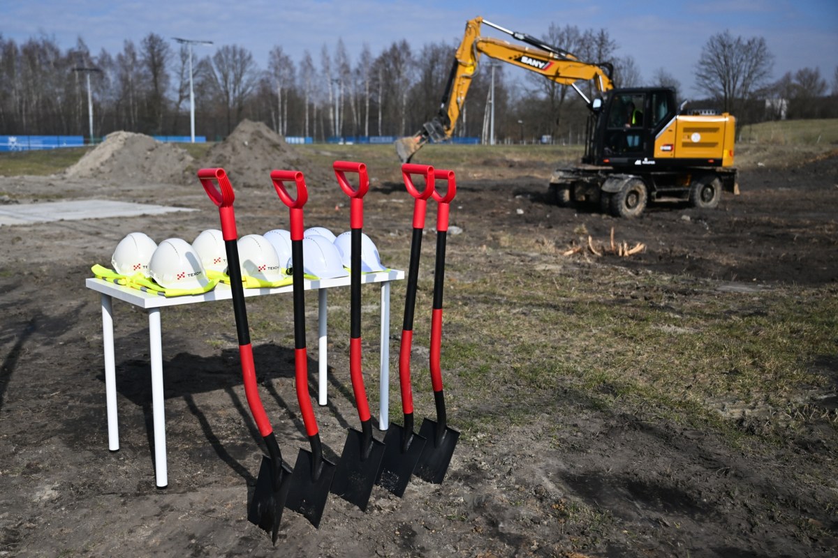 Nowy akademik UJ. Symboliczne wbicie pierwszej łopaty