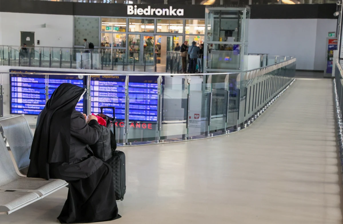 Pedro Soares dos Santos, prezes Jerónimo Martins, właściciela sieci Biedronka, został uhonorowany papieskim odznaczeniem Komandora Kawalera Orderu Świętego Grzegorza Wielkiego. Wyróżnienie przyznał papież Leon XIV, a wręczył je patriarcha Lizbony Rui Valério.