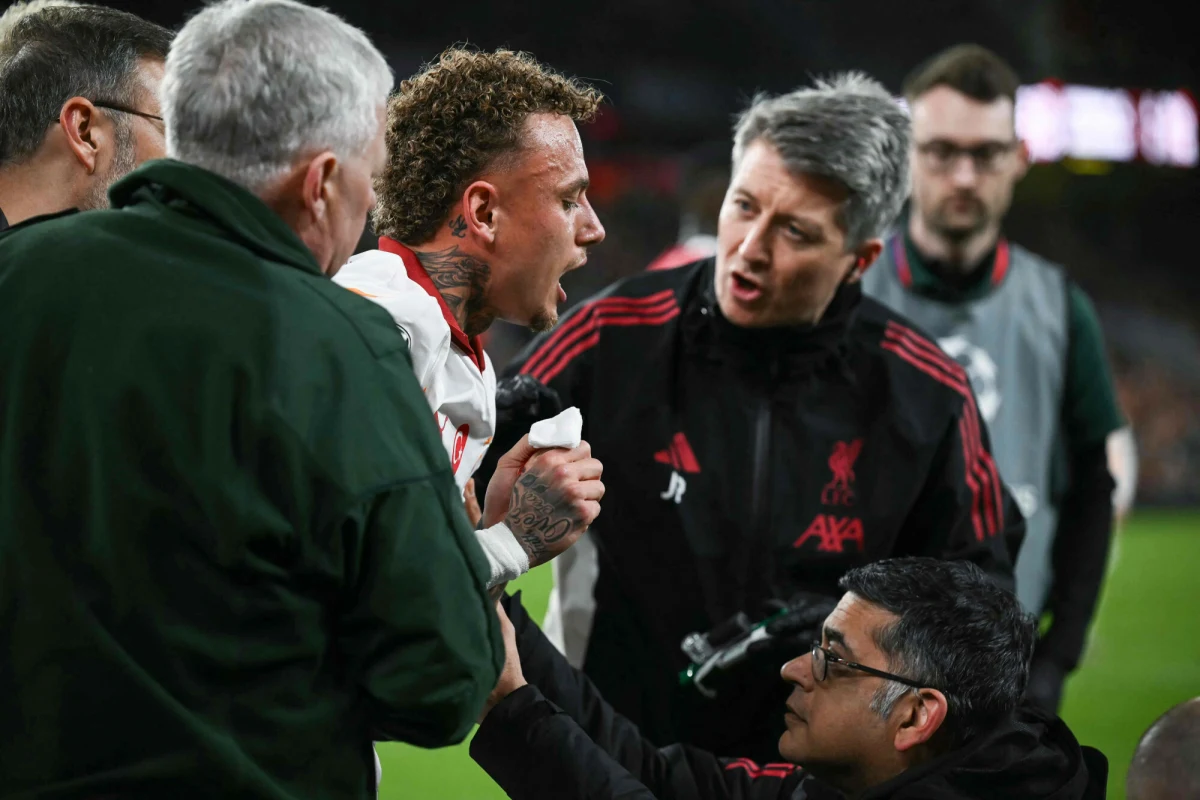 Turecki klub piłkarski Galatasaray złożył skargę do UEFA. Zażądał zbadania incydentu związanego z kontuzją swojego piłkarza. Noa Lang doznał nietypowego urazu palca w meczu Ligi Mistrzów w Liverpoolu. Poinformował o tym sekretarz generalny klubu ze Stambułu Eray Yazgan, na którego powołał się Portal HT Spor.