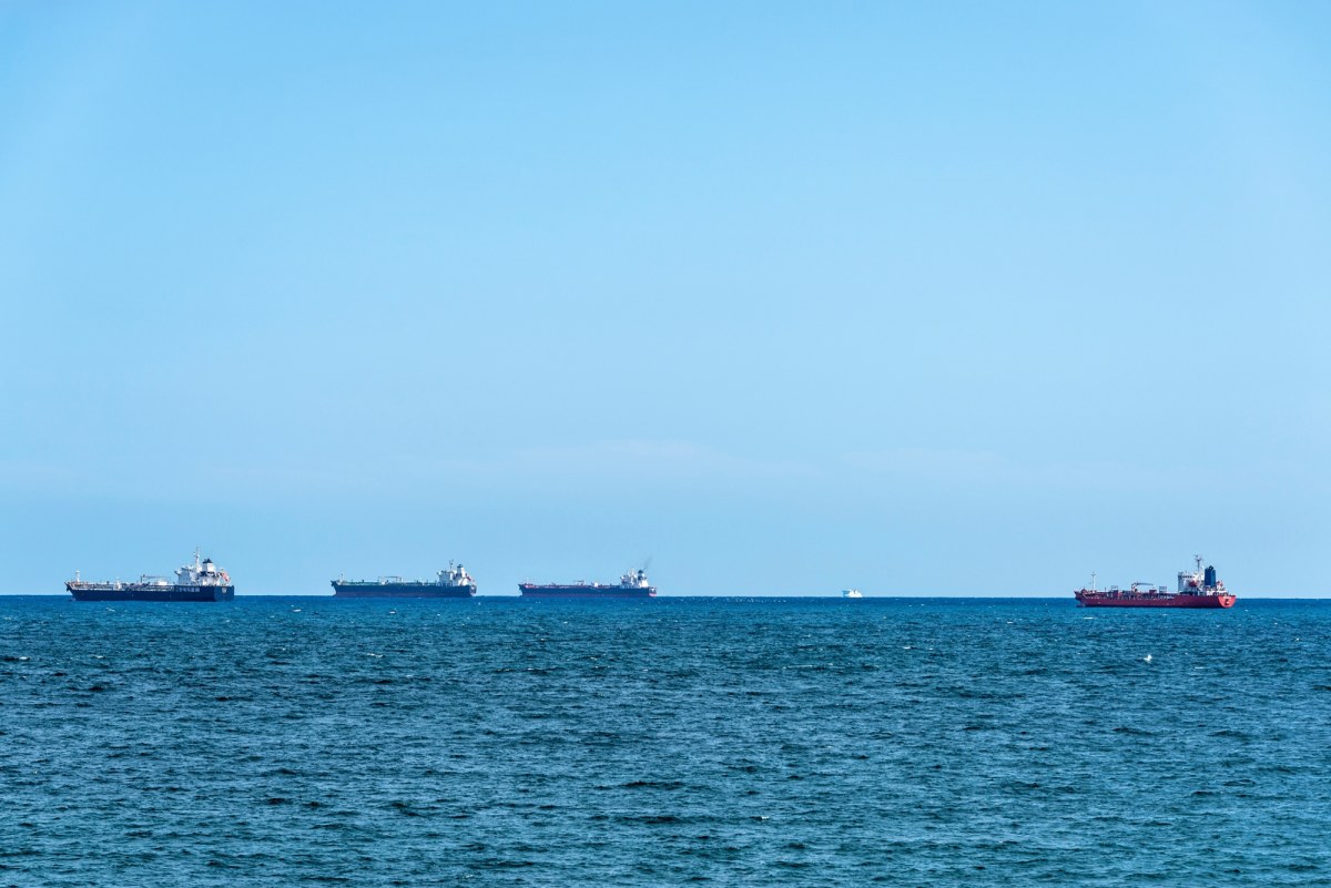 ​USA zniosą sankcje na irańską ropę? "Użyjemy irańskich baryłek przeciwko Iranowi"