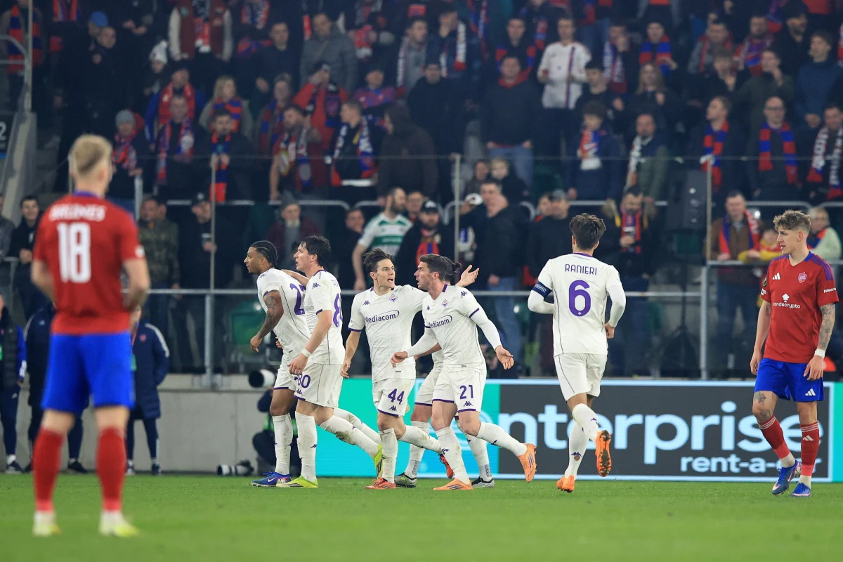 Raków Częstochowa odpadł w 1/8 finału piłkarskiej Ligi Konferencji. W dzisiejszym meczu z Fiorentiną piłkarze Łukasza Tomczyka przegrali 1:2. Pierwsze spotkanie u siebie wygrał włoski zespół także 2:1 i to on awansował do ćwierćfinału.