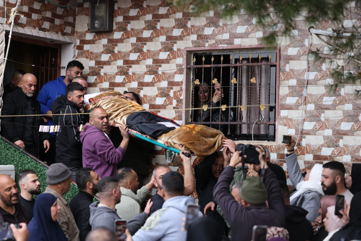 Co najmniej trzy palestyńskie kobiety zginęły, a osiem zostało rannych, w czasie irańskiego ataku. Pocisk kasetowy trafił w salon kosmetyczny na okupowanym przez Izrael Zachodnim Brzegu. Kobiety czekały na manicure.