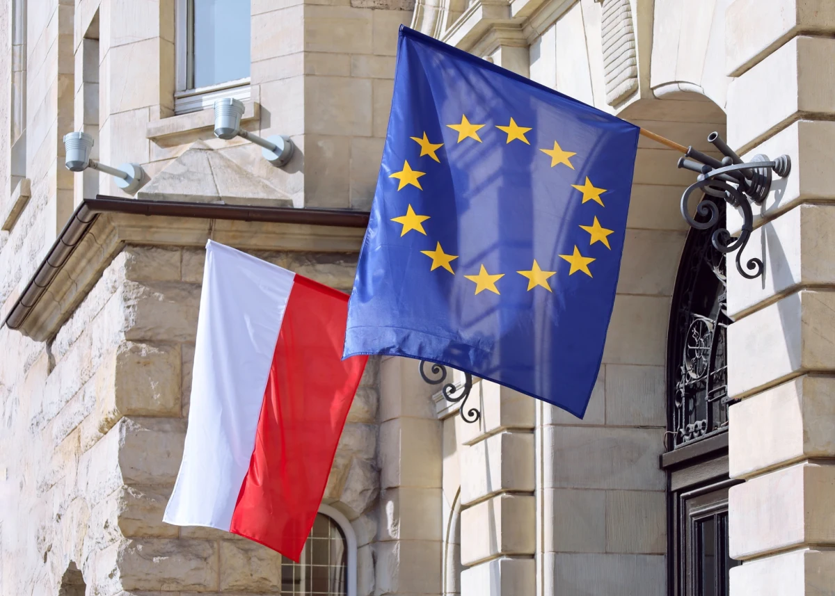 UE po raz pierwszy odchodzi od dogmatycznego traktowania ETS i przyznaje, że system handlu pozwoleniami do emisji CO2 w obecnym kształcie jest jednym z głównych czynników generujących wysokie ceny energii. W związku z tym trzeba go zreformować. "Takie stwierdzenia jeszcze niedawno były nie do pomyślenia" - mówi rozmówca RMF FM.