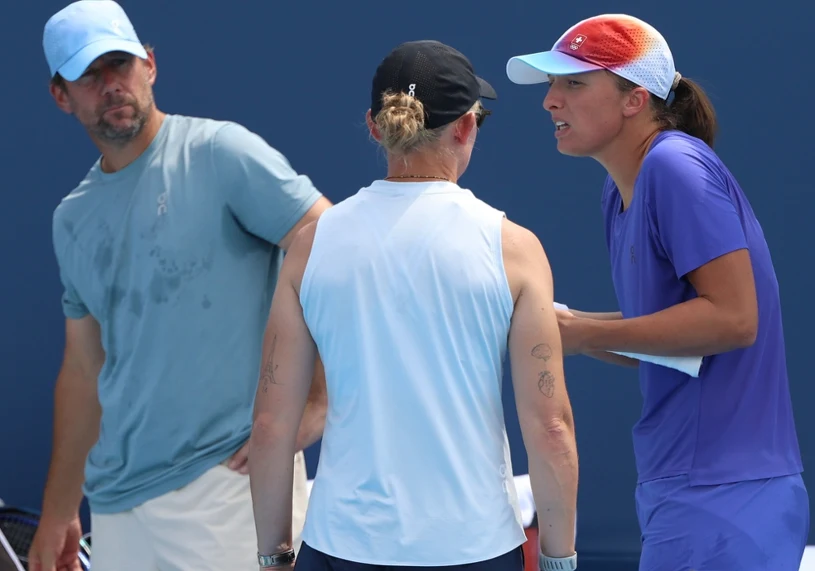 Jednak zwolnienia w sztabie Świątek? Huczy o konsekwencjach po sensacji