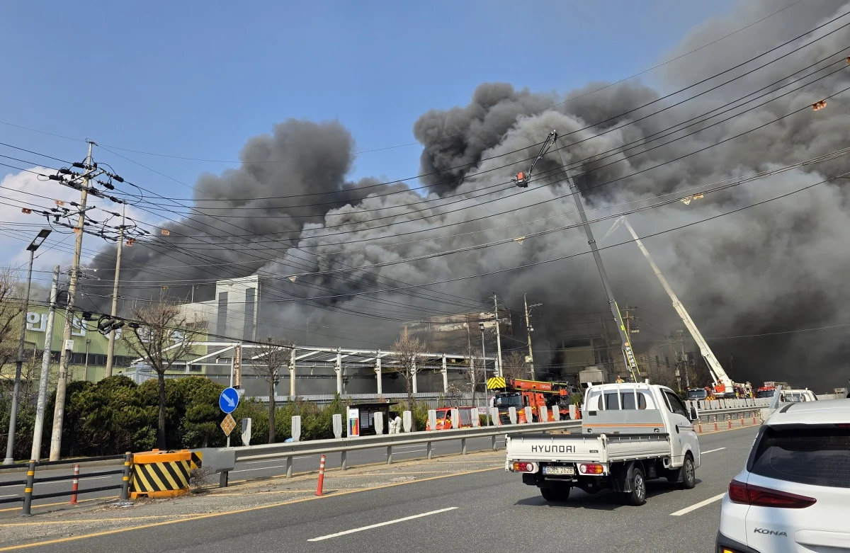 ​Co najmniej 53 osoby zostały ranne, a 14 uznano za zaginione w wyniku pożaru, który wybuchł w piątek w fabryce części samochodowych w mieście Daejeon w środkowej części Korei Południowej - poinformowała agencja Yonhap. Władze ogłosiły ogólnokrajową mobilizację służb ratunkowych.