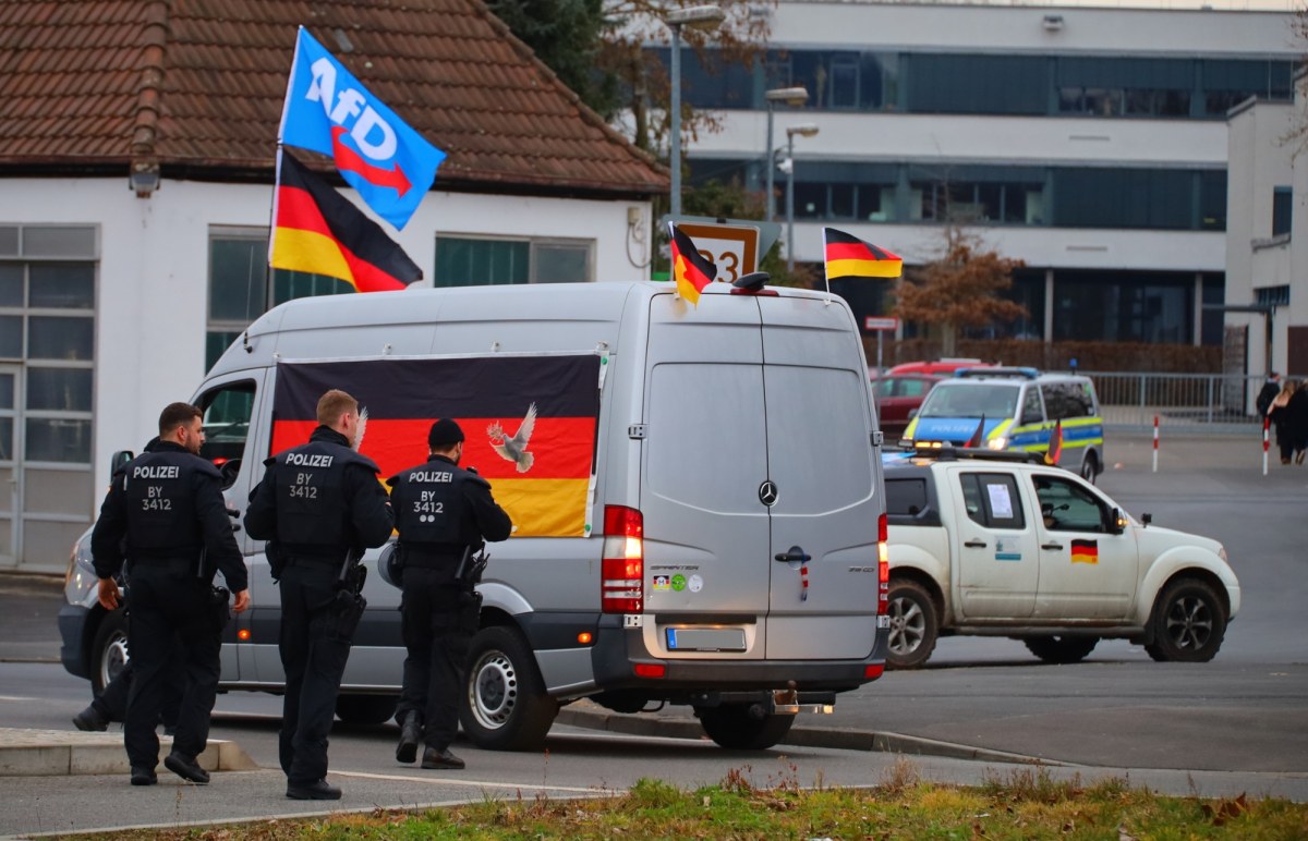 Członek AfD podpalił własny samochód i oskarżył o to lewicowy ruch