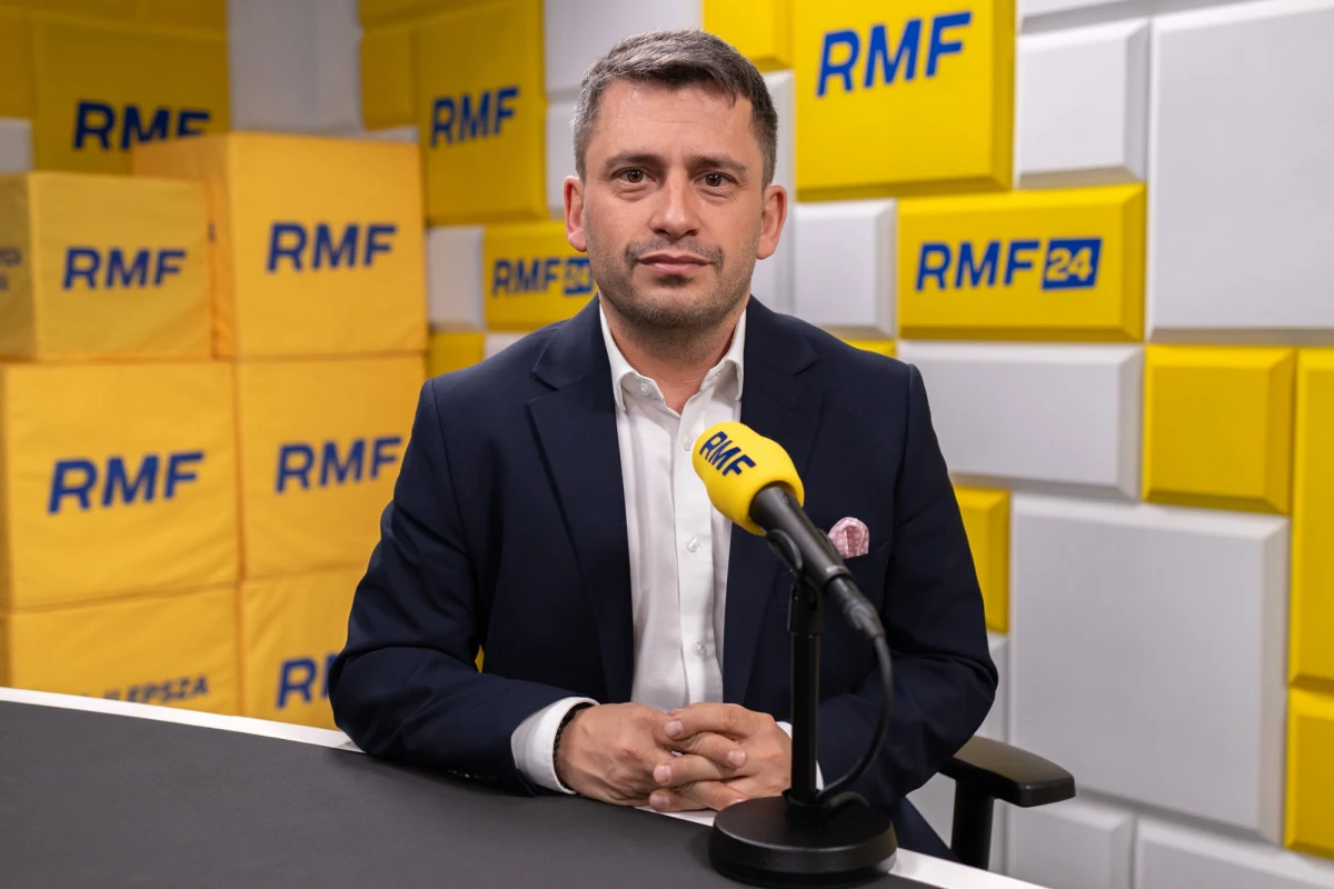 Czy Polska 2050 postawiła premierowi ultimatum, które zatrzymało rekonstrukcję rządu? Czy "Plan B" ws. sędziów Trybunału Konstytucyjnego to wyjście z impasu, czy obejście prawa, które może się zemścić? Czy zaprzysiężenie sędziów bez udziału prezydenta Karola Nawrockiego nie doprowadzi do paraliżu państwa? Czy sondażowe 5 proc. to dla partii Szymona Hołowni sygnał alarmowy, że czas na "nowe otwarcie", czy początek walki o polityczne przetrwanie? O to m.in. Krzysztof Ziemiec zapyta swojego gościa w programie "Gość Krzysztofa Ziemca" w RMF FM, którym będzie Paweł Śliz, przewodniczący klubu parlamentarnego Polska 2050-Trzecia Droga.