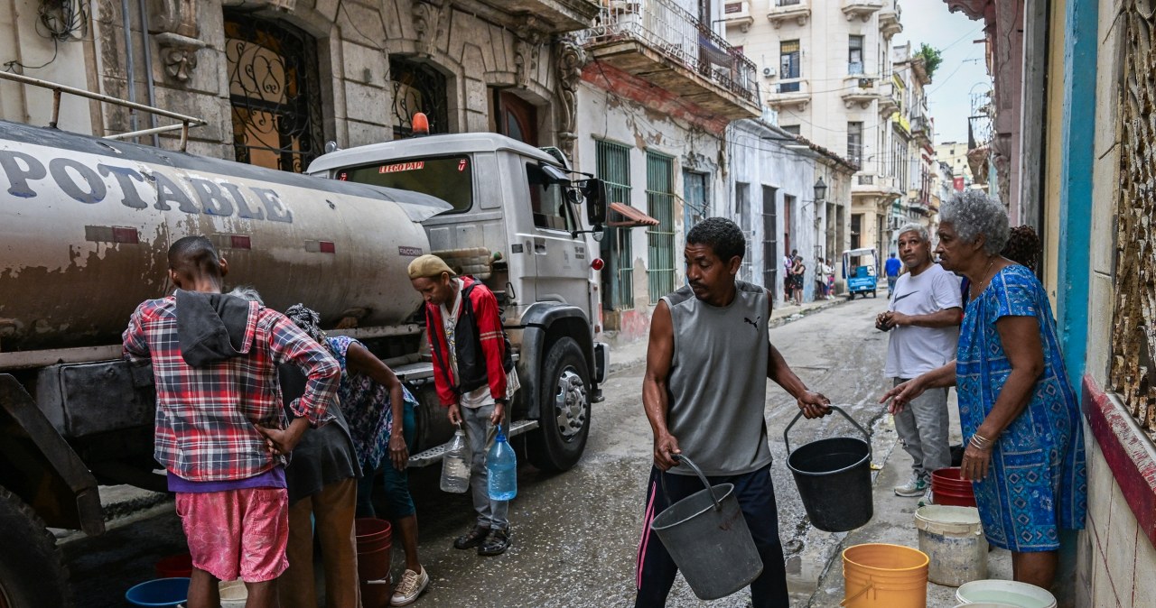 Polecieli na niegdyś popularną wyspę. Teraz mogą mieć problem z powrotem