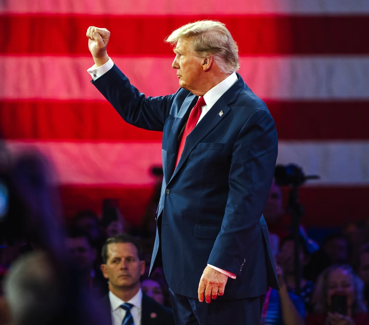 ​Elitarna amerykańska uczelnia na celowniku administracji Donalda Trumpa. Resort sprawiedliwości Stanów Zjednoczonych złożył w piątek pozew przeciwko Uniwersytetowi Harvarda, zarzucając uczelni celowe zaniedbanie ochrony studentów żydowskich i izraelskich po ataku terrorystycznym Hamasu na Izrael z 7 października 2023 roku. Administracja prezydenta USA domaga się zwrotu federalnych grantów przekazanych uczelni.