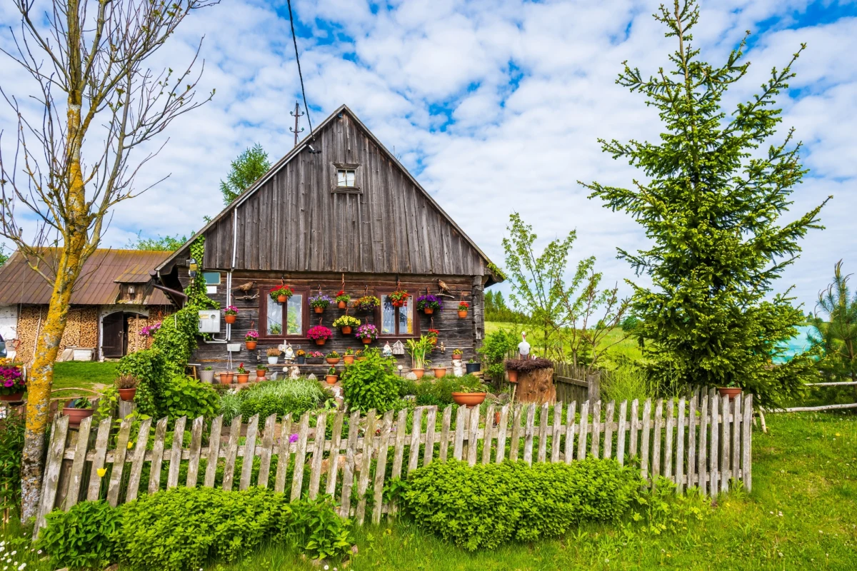 Już w sobotę przed południem startuje internetowa rejestracja do drugiej edycji Podlaskiego Bonu Turystycznego. To wyjątkowa okazja dla wszystkich, którzy planują odwiedzić jeden z najpiękniejszych regionów Polski. W wiosennej puli do podziału jest aż 800 tysięcy złotych, a skorzystać z dopłat do noclegów będzie mogło ponad 2,6 tysiąca osób.