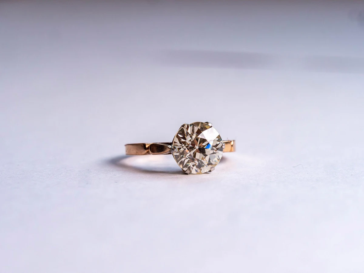 Izba Administracji Skarbowej w Katowicach poinformowała o odwołaniu licytacji kosztowności znalezionych na gruzowisku w Wodzisławiu Śląskiem. Powodem jest interwencja miejscowego muzeum.