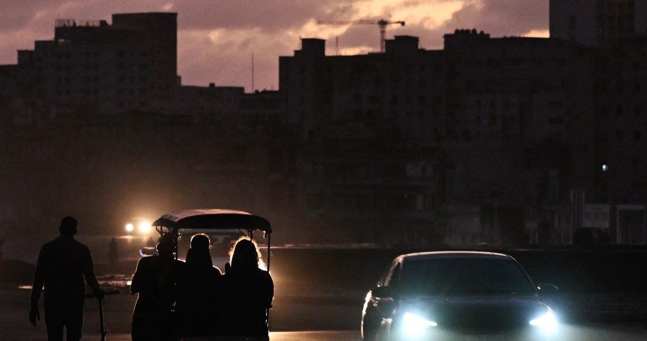 Wyspiarski kraj w ciemności. Mieszkańcy mają dość, "tak się nie da żyć"