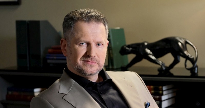 "M jak miłość", odcinek 1922. Wtargnie do kancelarii i zacznie grozić! Budzyński tego nie zniesie!