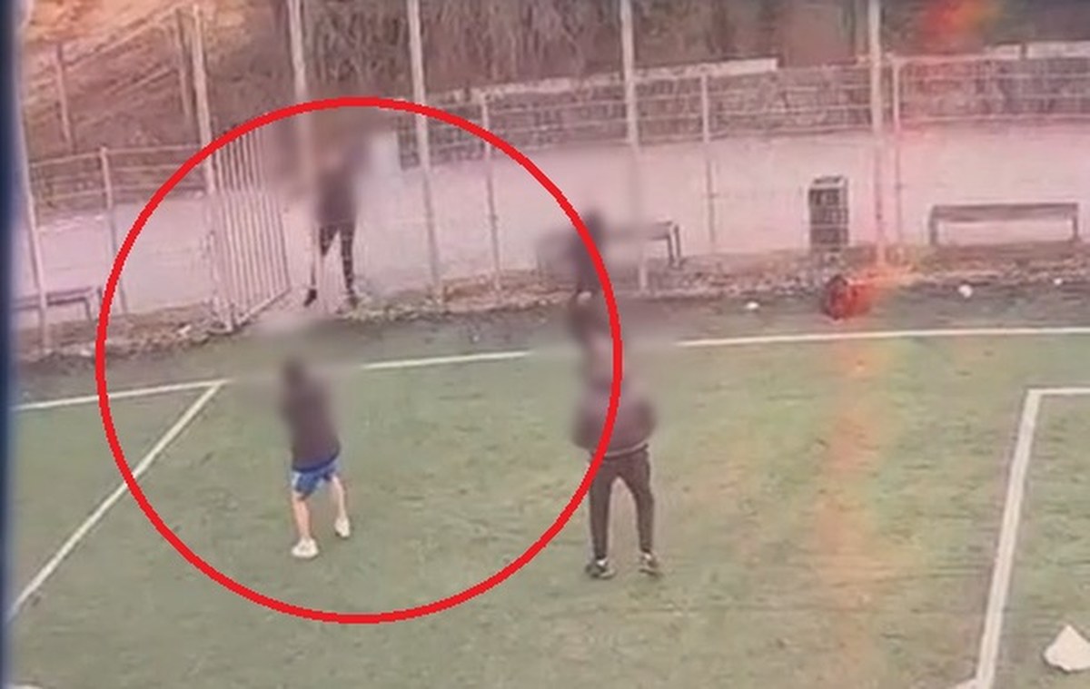 Krwawy finał kłótni na boisku. 19-latek wyciągnął broń