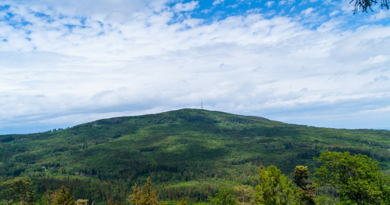 Jedna z najbardziej fascynujących gór w Polsce. Była miejscem kultu pogan